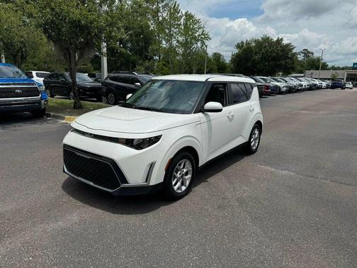 Snow White Pearl 2025 Kia Soul LX