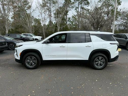 2025 Chevrolet Traverse LT