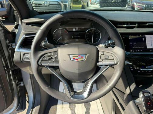 2025 Cadillac XT6 Premium Luxury FWD