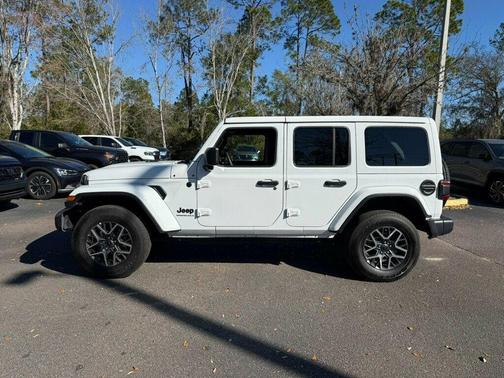 2025 Jeep Wrangler 4-Door Sahara 4x4