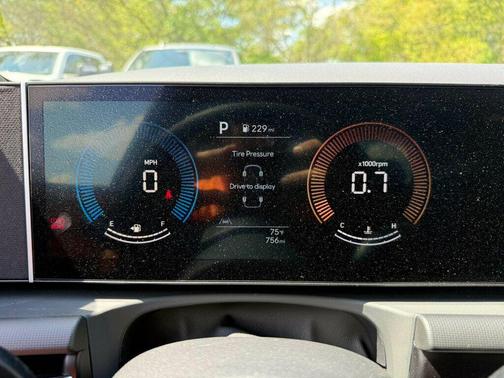 Atlas White 2025 Hyundai SANTA CRUZ SEL