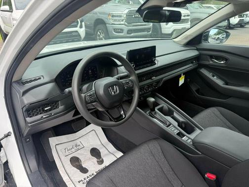 Platinum White Pearl 2025 Honda Accord SE