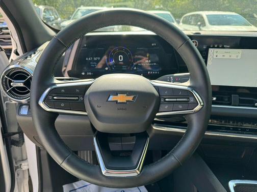 Polar White Tricoat 2026 Chevrolet Equinox 1LT