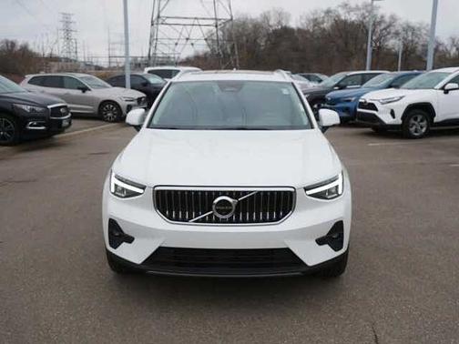 2025 Volvo XC40 Plus