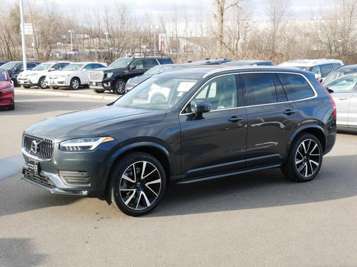 2022 Volvo XC90 Momentum