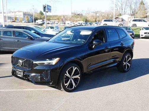 2023 Volvo XC60 Ultimate Dark Theme