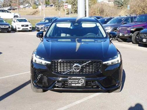 2023 Volvo XC60 Ultimate Dark Theme