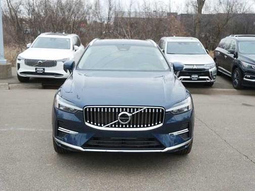 2023 Volvo XC60 Ultimate Bright Theme