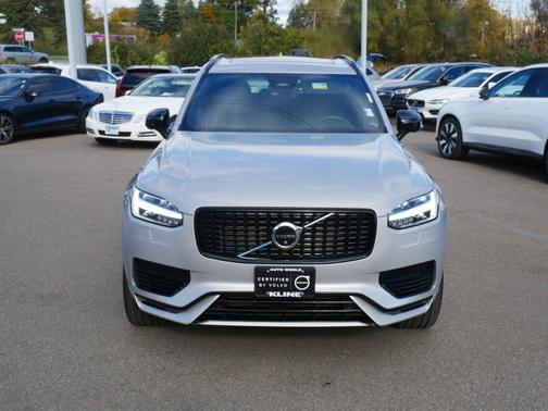 2023 Volvo XC90 Recharge Plug-In Hybrid Ultimate Dark Theme