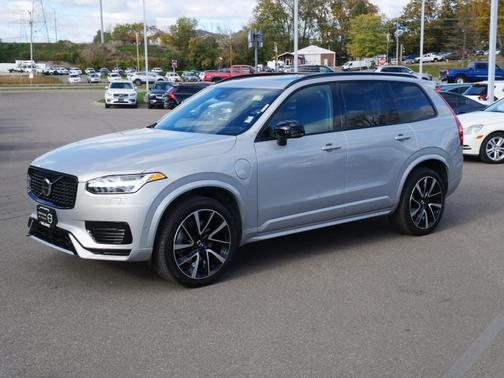 2023 Volvo XC90 Recharge Plug-In Hybrid Ultimate Dark Theme