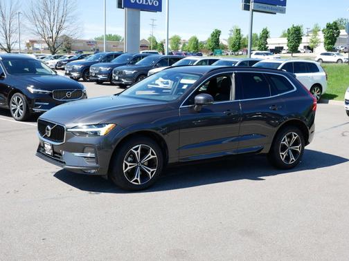 2022 Volvo XC60 Momentum