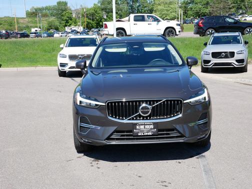 2022 Volvo XC60 Momentum