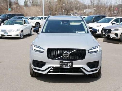 Silver Dawn 2023 Volvo XC90 Plus