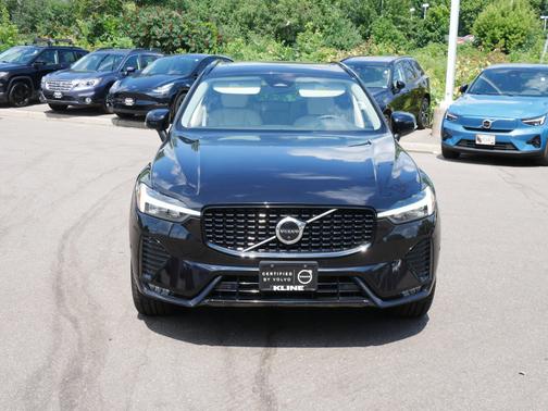 2023 Volvo XC60 Plus Dark Theme