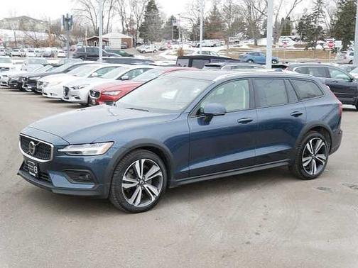 2023 Volvo V60 Cross Country Plus