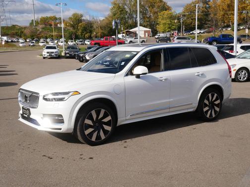 2023 Volvo XC90 Recharge Plug-In Hybrid Ultimate Bright Theme