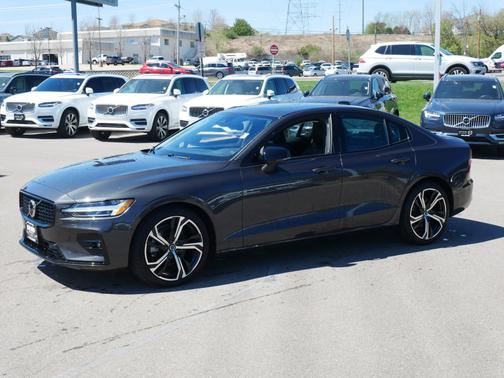 2024 Volvo S60 Plus Dark Theme