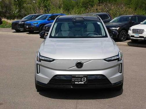 Silver Dawn 2025 Volvo EX90 Ultra