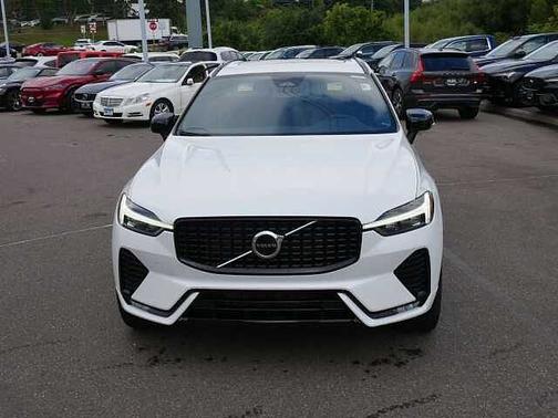 2022 Volvo XC60 R-Design
