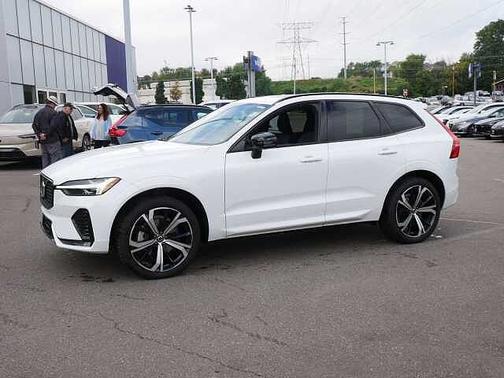 2022 Volvo XC60 R-Design
