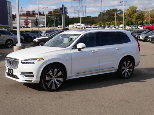 2024 Volvo XC90 Recharge Plug-In Hybrid Plus Bright Theme
