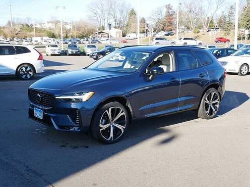 2023 Volvo XC60 Ultimate Dark Theme