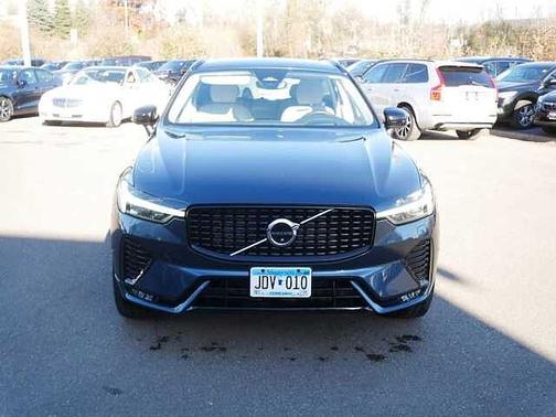 2023 Volvo XC60 Ultimate Dark Theme