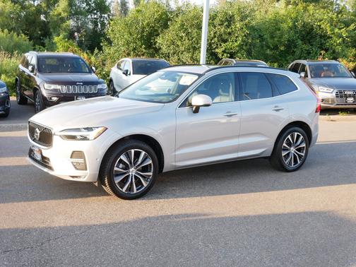 2022 Volvo XC60 Momentum