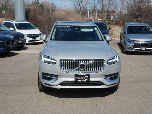 Silver Dawn 2024 Volvo XC90 Plus
