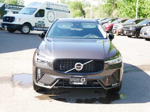 Platinum Grey 2025 Volvo XC60 Plus