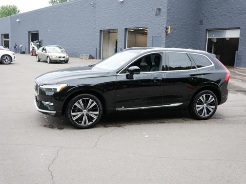 2023 Volvo XC60 Plus Bright Theme