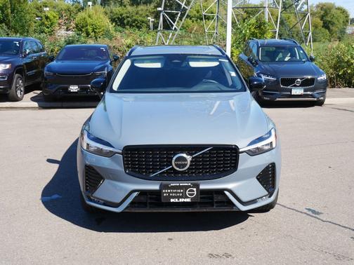 2023 Volvo XC60 Plus Dark Theme