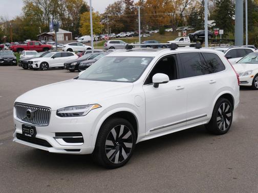 2024 Volvo XC90 Recharge Plug-In Hybrid Plus Bright Theme