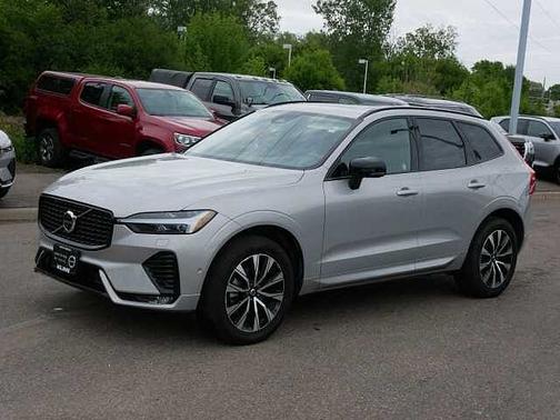 Silver Dawn 2025 Volvo XC60 Plus