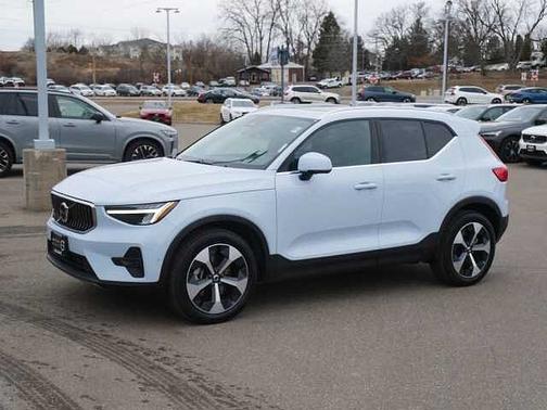 2025 Volvo XC40 Plus