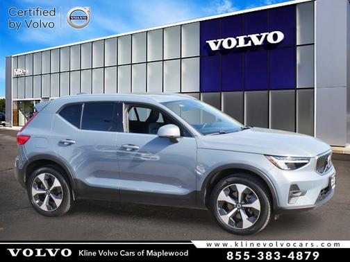 2023 Volvo XC40 Plus Bright Theme