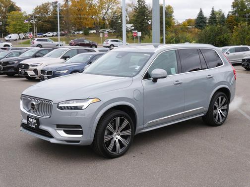 2024 Volvo XC90 Recharge Plug-In Hybrid Plus Bright Theme