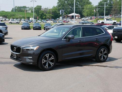 2022 Volvo XC60 Momentum