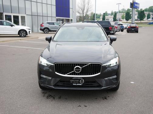 2022 Volvo XC60 Momentum