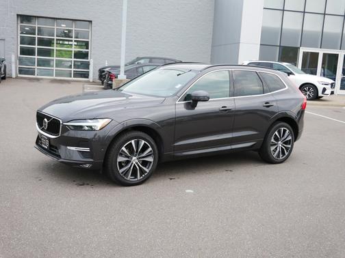 2022 Volvo XC60 Momentum