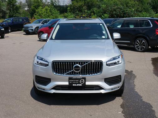 2022 Volvo XC90 Momentum