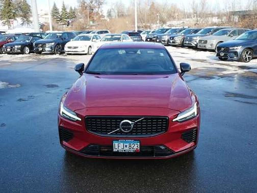 2024 Volvo S60 Ultimate Dark Theme