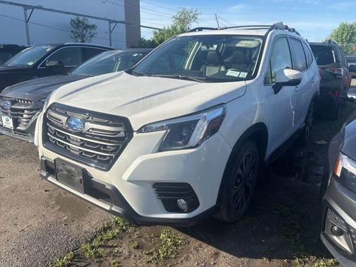 Crystal White Pearl 2023 Subaru Forester Limited