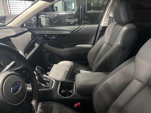Crystal Black Silica 2024 Subaru Outback Onyx Edition