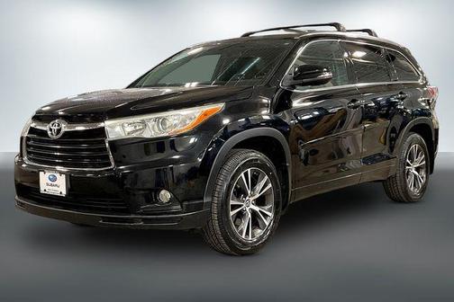 Midnight Black Metallic 2016 Toyota Highlander XLE