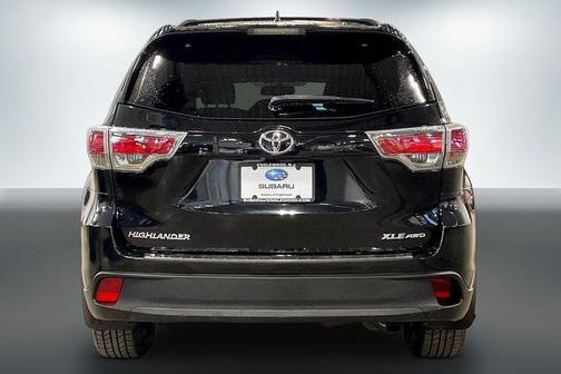 Midnight Black Metallic 2016 Toyota Highlander XLE
