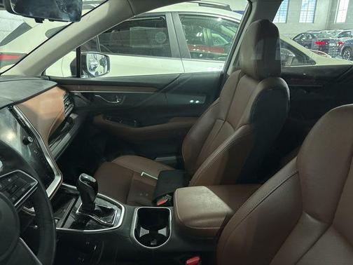 Crystal White Pearl 2023 Subaru Outback Touring