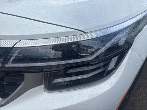 Snow White Pearl 2025 Kia Seltos SX Turbo