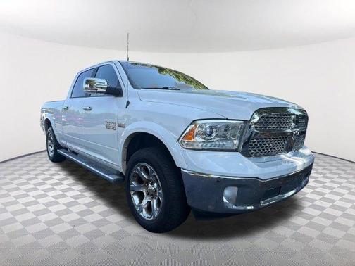 Bright White Clearcoat 2017 RAM 1500 Laramie
