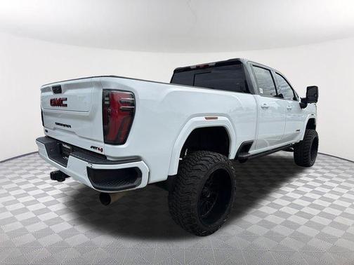 Summit White 2024 GMC Sierra 2500 AT4